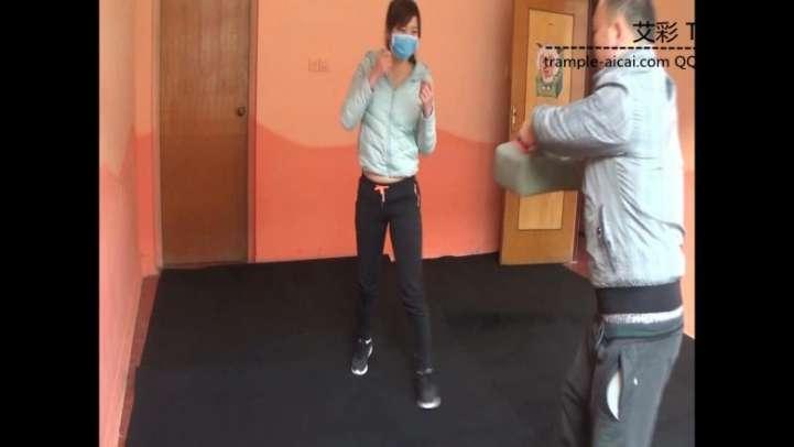 女子大生防狼术演练