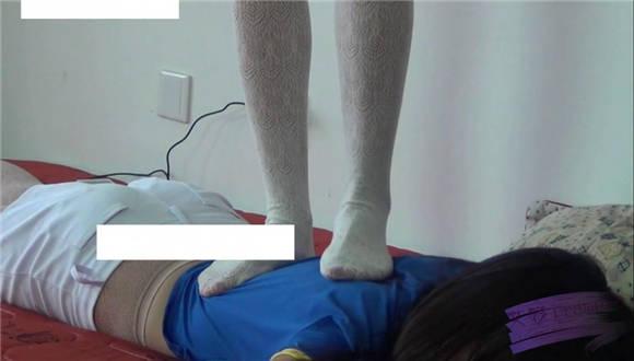 甜儿公主性感丝袜虐踩偷钱的LULU G-NV-115