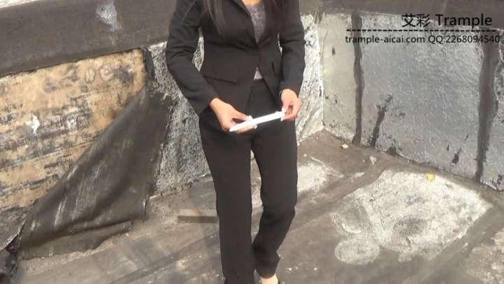 踩姐职业装高跟物体粉碎2