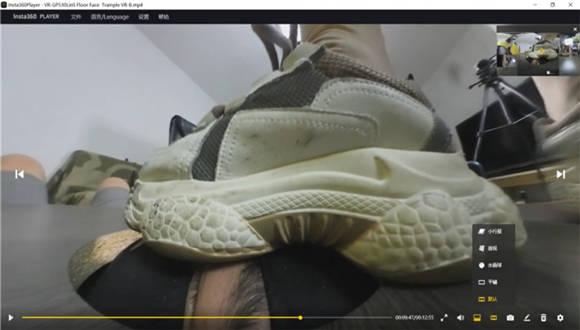 VR人脸地板下集 全语言羞辱 棉袜套厚丝袜 臭袜子踩脸窒息折磨
