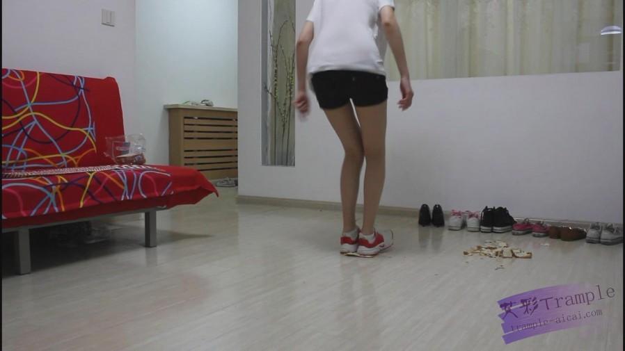 第一视角羞辱-贱货踩废你碾碎的狗爪子（面包片）