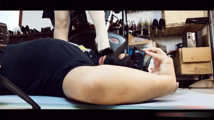 【婧児小主】婧児主人全语言 高跟肉丝挑逗踩踏游戏 支配脚下的奴才！ YC-220423-5