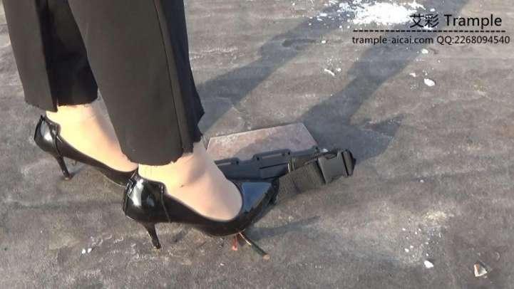 女主职业装高跟物体粉碎2