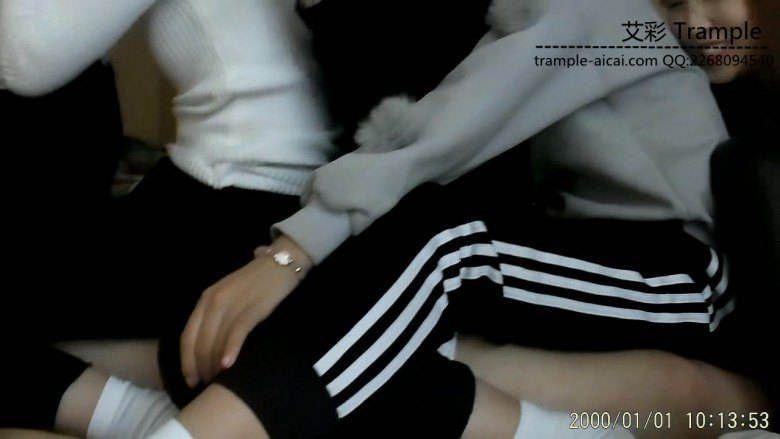 【七小妹】群坐肉垫沙发