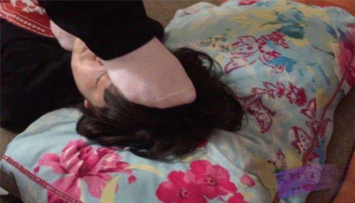 售房打工妹原味棉袜高跟重踩