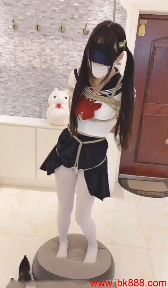 挣扎挣扎还是挣扎！嘴巴里塞的是小G穿了一天的棉袜，下身是双重TD 极度闷热 极度TK