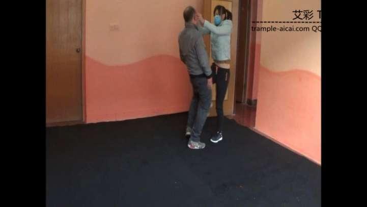 女子大生防狼术演练