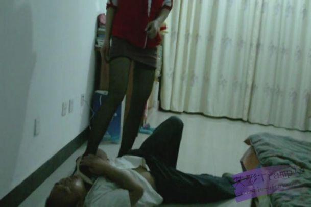 叛逆女弟子（上）–高抬腿踩脖子吐血