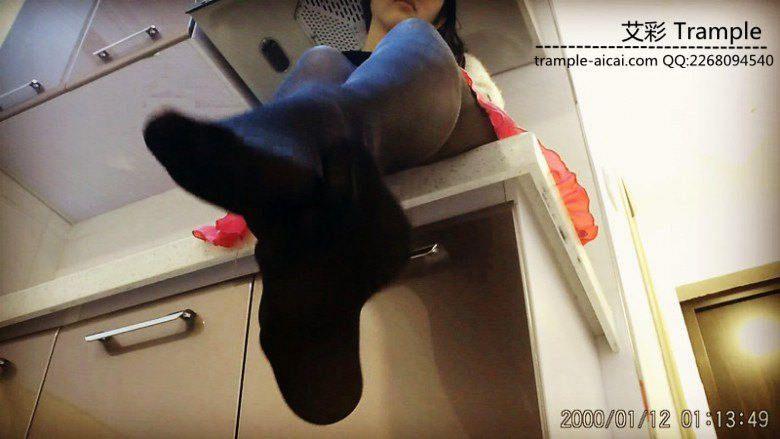 阿诺第一视角修脏鞋黑丝脚