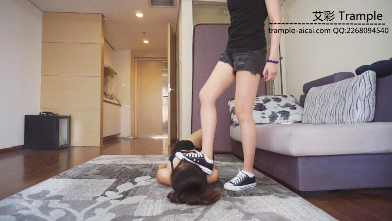 『小妮女女』美女S收拾虐待欠钱的贱货