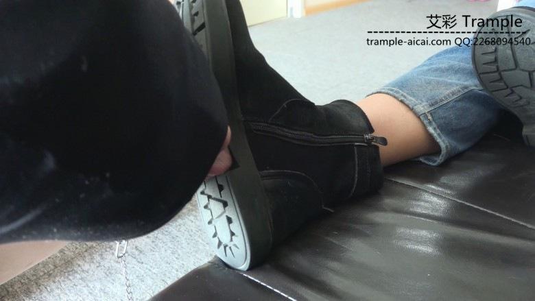 丰满女S原味脏鞋调教