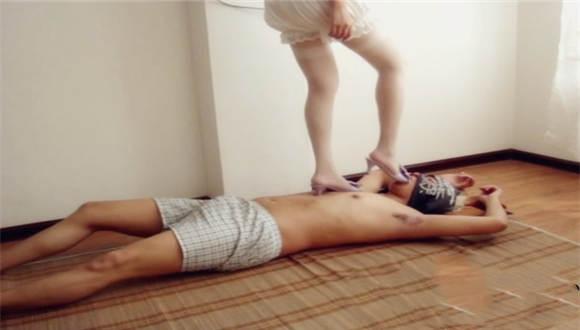 美丝凉拖暴力踩踢+超享受玉腿丝足按摩