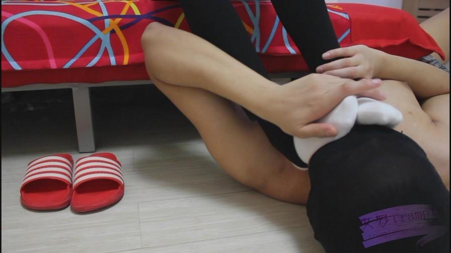 剧情-恋足男给妹妹暖脚