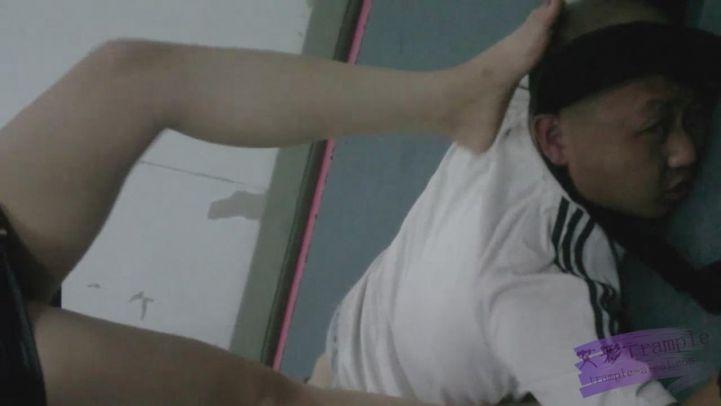 黑皮衣狠辣女警潜入（2）—高抬腿踩脖子踩死吐血