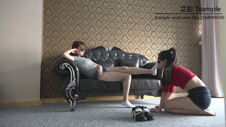 『小妮女女』白袜运动鞋全体重无情践踏女M