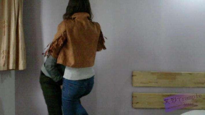 跆拳道美女人肉沙包 跆拳道美女人肉沙包