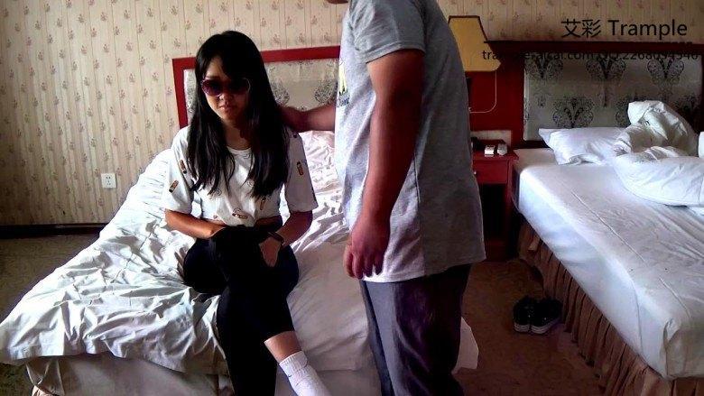 点穴制服女打手