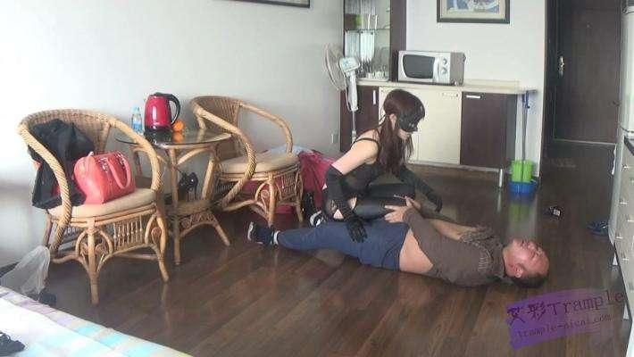 莉莉金九电气按摩