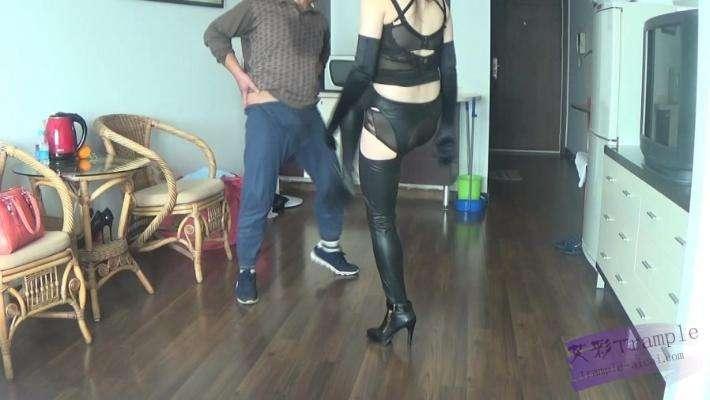 莉莉金九电气按摩