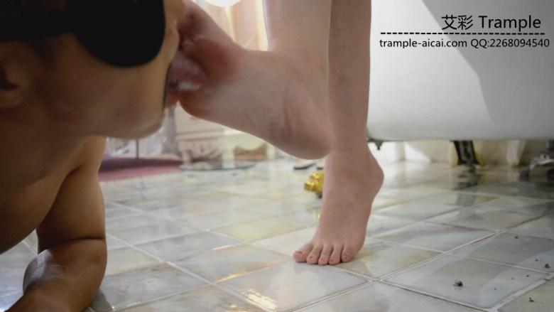 『奴隶岛』—欣欣、萱萱双人裸足调教