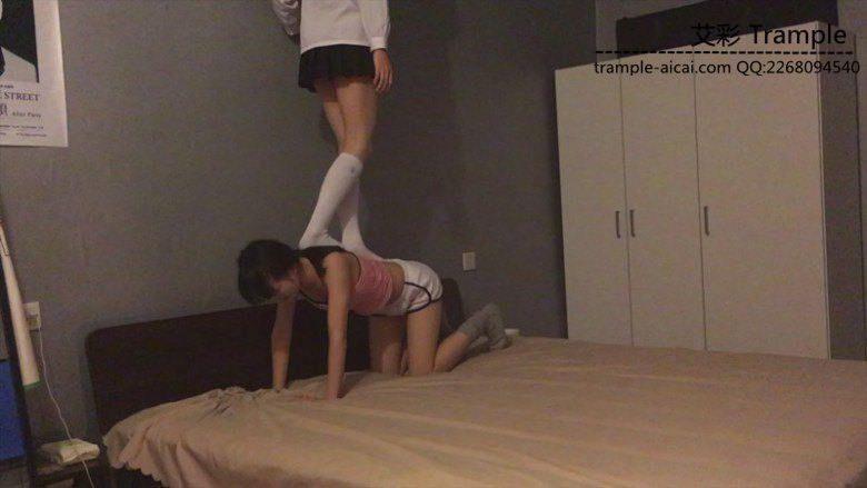 最强女m：校服女孩