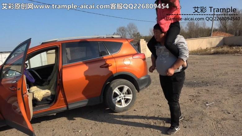 冷柔女主户外高跟踹头极端羞辱