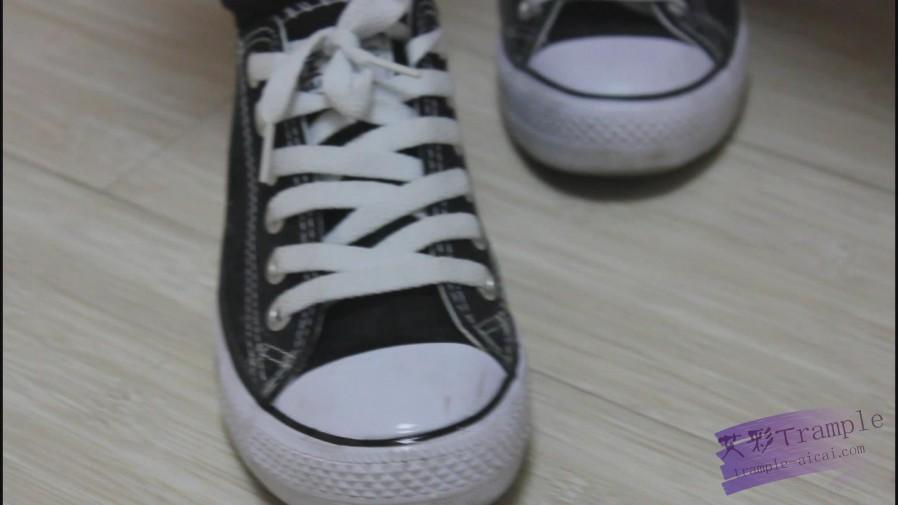 第一视角口水羞辱，贱狗快来舔我吐到鞋袜上的口水