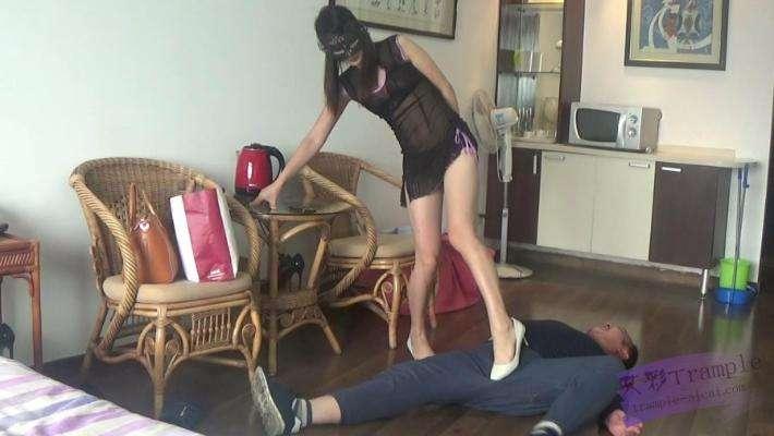 菲菲女神教训变态男（上）