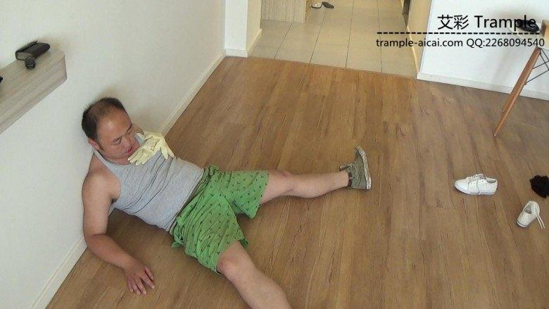 美女老师踩死流氓学生2