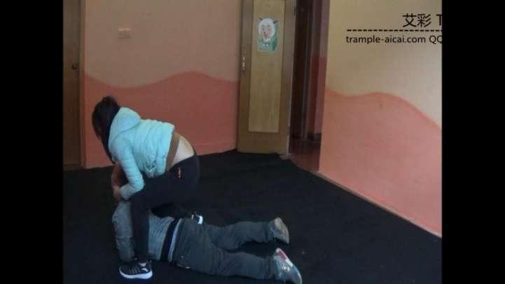 女子大生防狼术演练