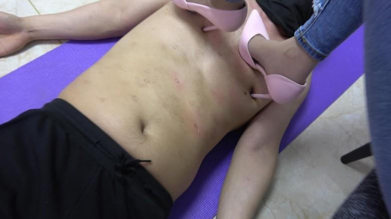 人体肉垫高跟虐乳