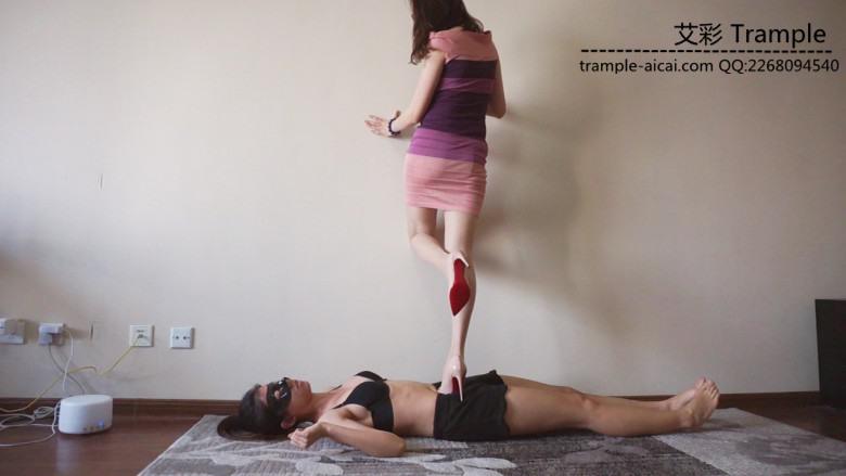 『小妮女女』超美肉丝高跟玩弄调教女M