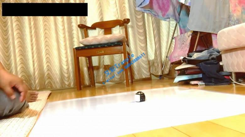 奴隶饥渴的舔舐着主人的脚指头