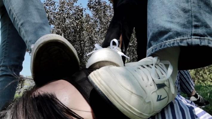 【超级女M】三女神苞米地处刑女奴