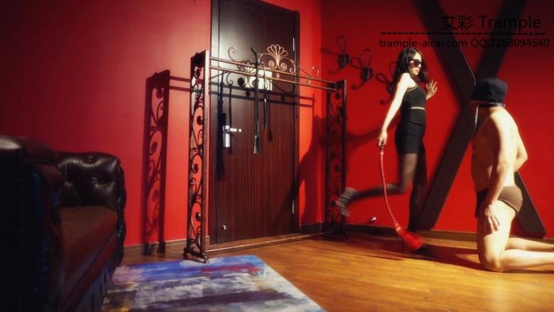 小妮主子钉子高跟鞋密室痛苦调教！