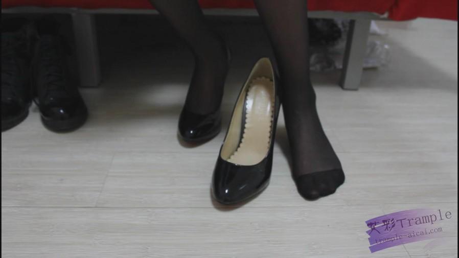 第一视角脏鞋底，高跟鞋羞辱