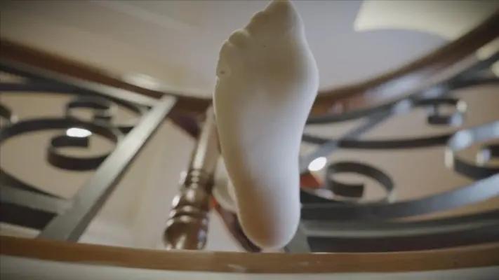 『奴隶岛』—〔Magic︱Mirror 魔镜少女〕—公主在楼梯间的践踏 MM-210612