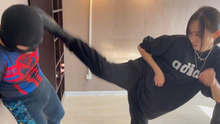 【蛋碎娇娃】『超S·联盟』路遇猥琐男？踢废！ YC-220726-4