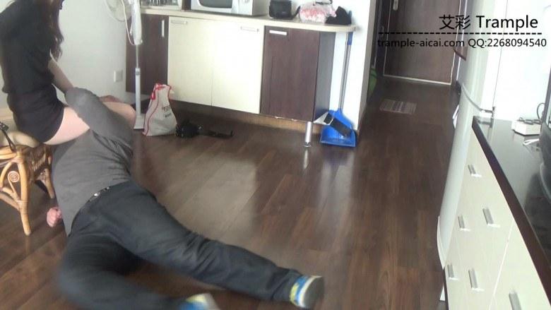 莉莉女主骑马腿绞