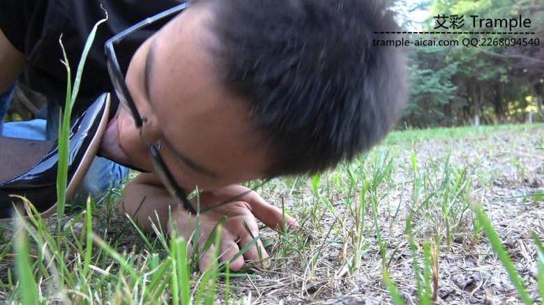 猥琐学生清理小姐姐脏鞋底