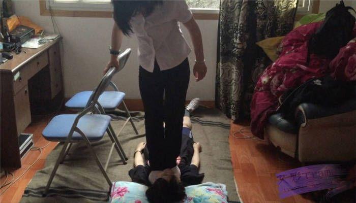 售房打工妹原味棉袜高跟重踩