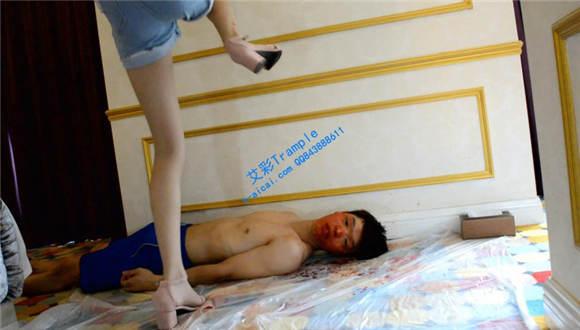 『奴隶岛』—鞋跺渣男头