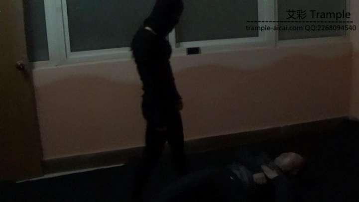 蒙面女贼劫财杀人