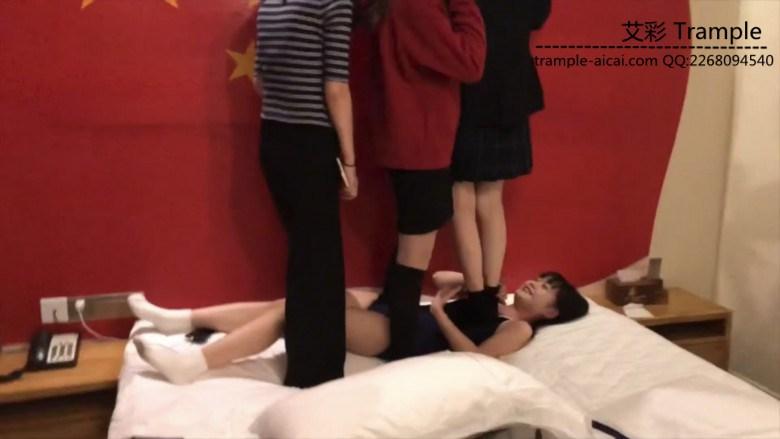 最强女m更新！闺蜜三人踩精髓部分！