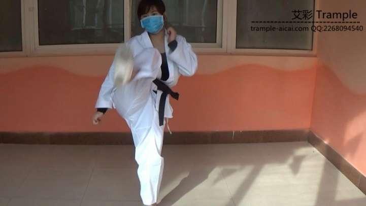 跆拳道美女防狼演练.