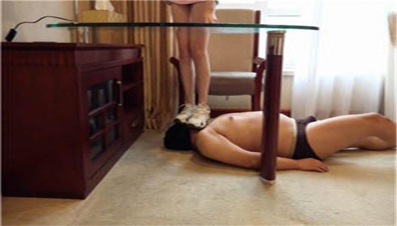 白袜嫩足运动鞋调教