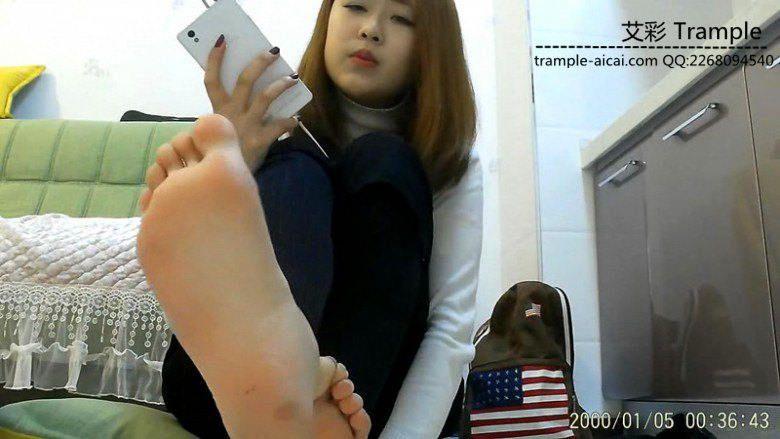 【快手红人】燕子第一视角羞辱脏鞋裸足