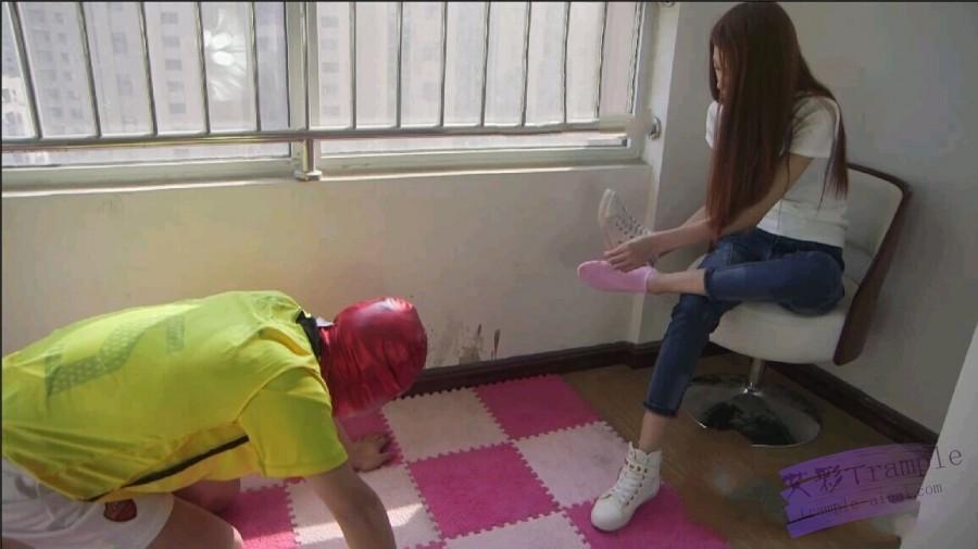 甜甜美女大狗链拴狗暴力调教虐待