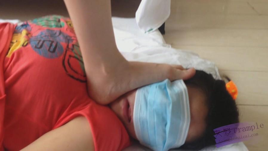 『小妮女女』01.裸足平底鞋调教母狗