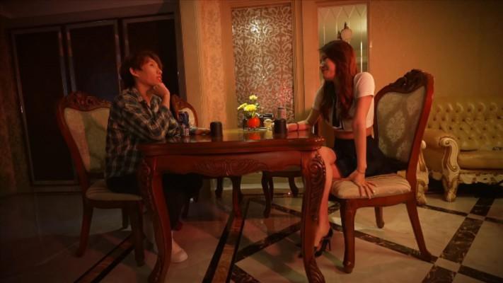 『奴隶岛』—御姐酒吧腿咚小奶狗（踢裆）